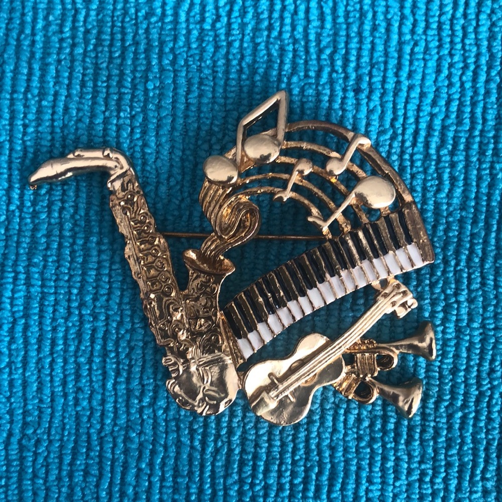 Gold-tone musical instruments brooch